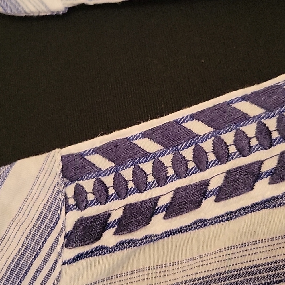 Universal Threads tunic - Picture 2 of 3
